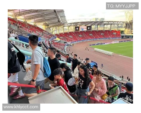 激情四溢的足球决赛揭幕战即将打响球迷期待巅峰对决的精彩瞬间 激情四溢的足球决赛揭幕战即将打响球迷期待巅峰对决的精彩瞬间